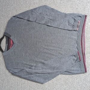 Robert Graham Wool V-Neck Sweater Size Large in Gray